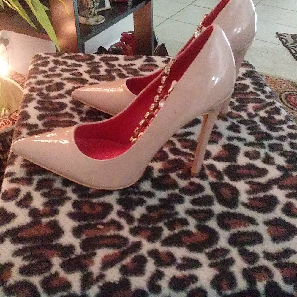 Heels - Picture 2 of 2